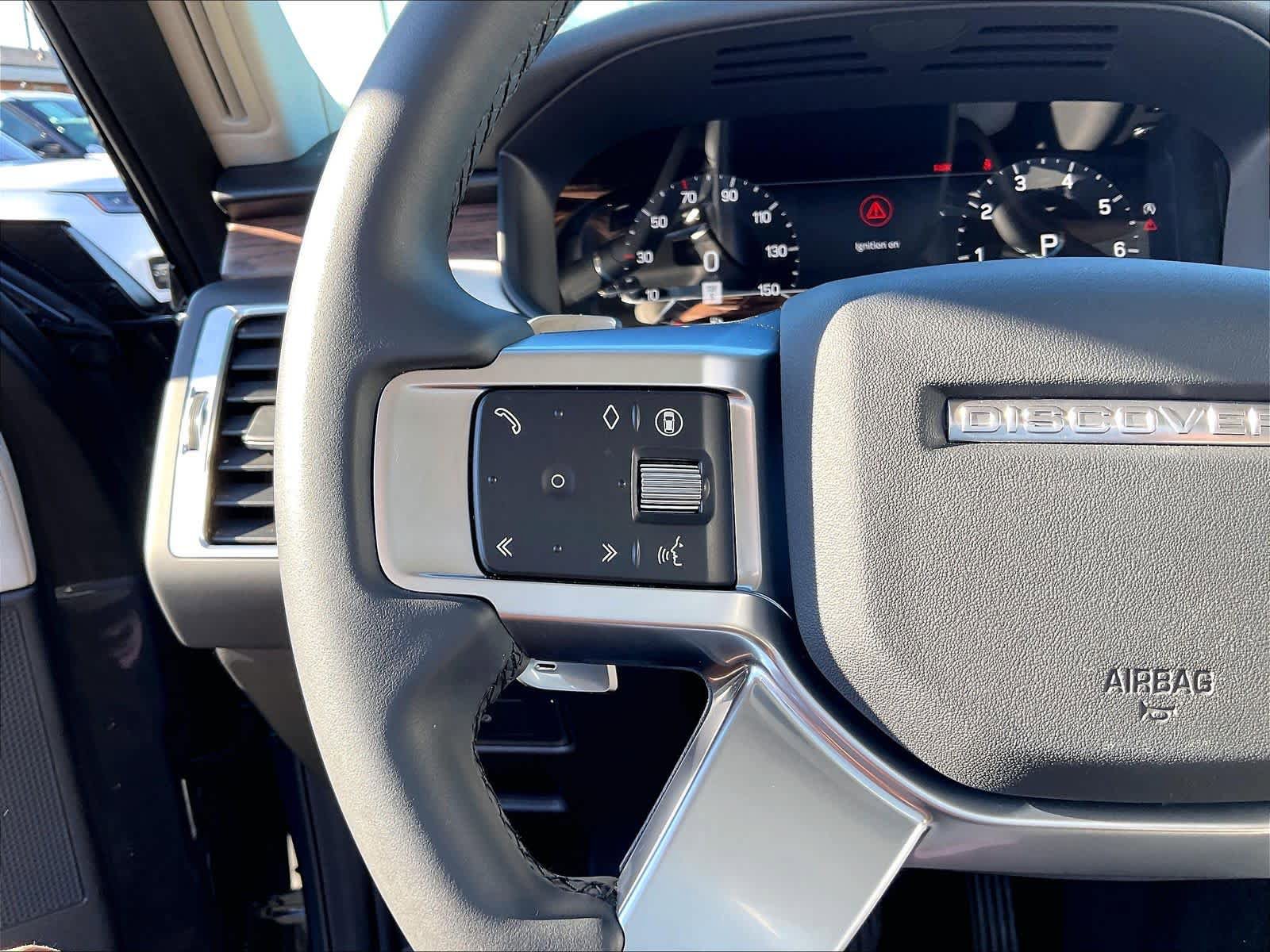 Used 2025 Land Rover Discovery S AWD/4WD image 21
