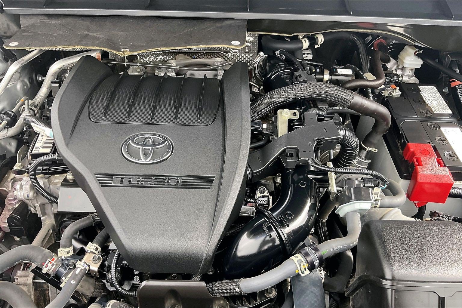 Used 2024 Toyota Highlander LE AWD/4WD image 13
