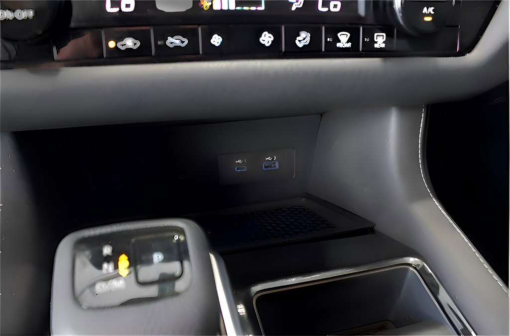 Used 2024 Nissan Pathfinder SL image 9