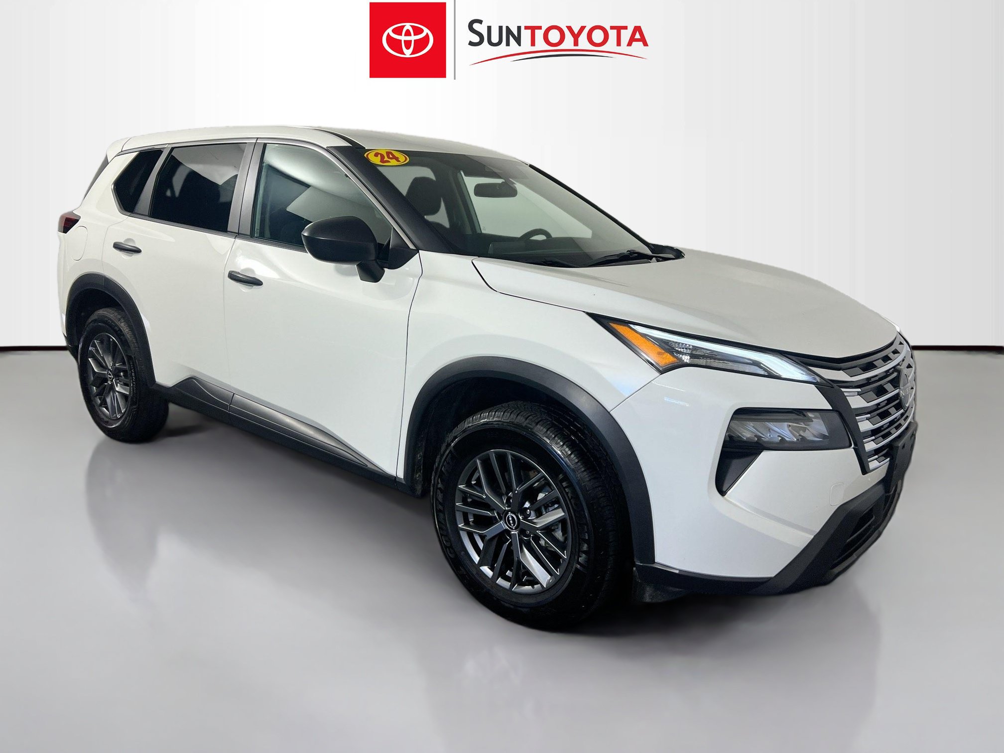 Used 2024 Nissan Rogue S FWD image 1
