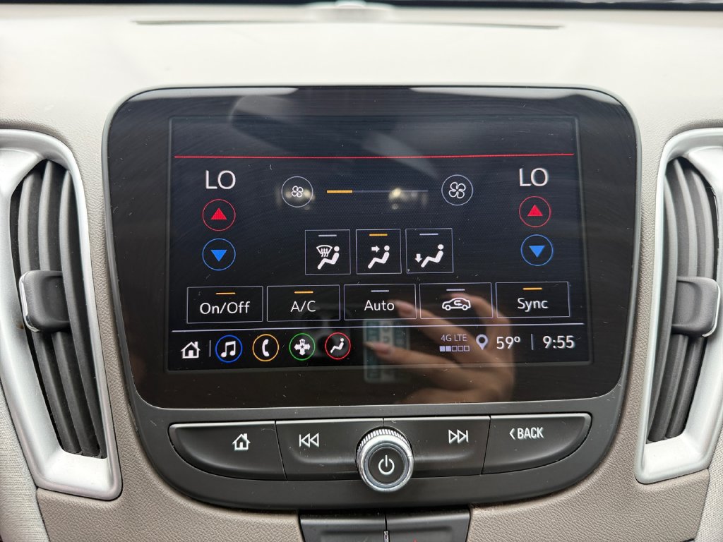 Used 2022 Chevrolet Malibu LT FWD image 27