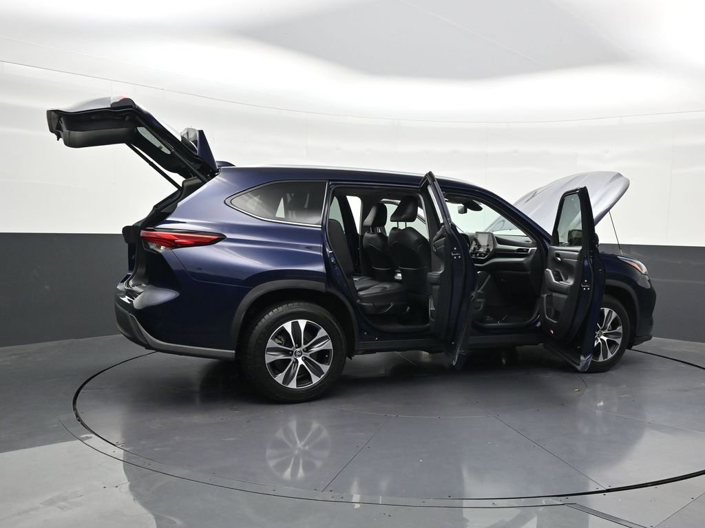 Used 2021 Toyota Highlander XLE FWD image 33