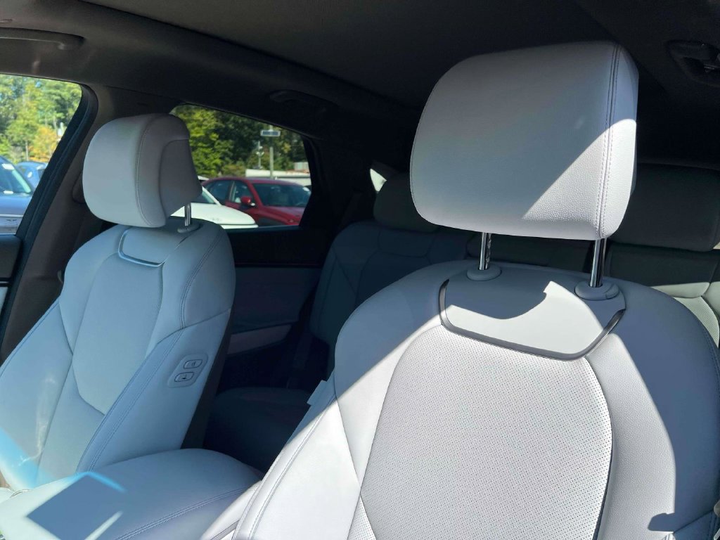 New 2027 Genesis GV70 2.5T Advanced AWD/4WD image 12