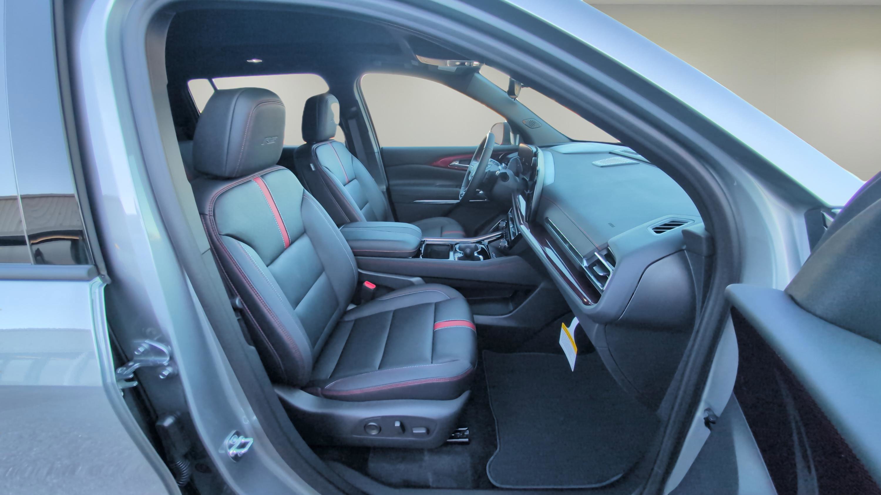 Used 2026 Chevrolet Traverse RS FWD image 12