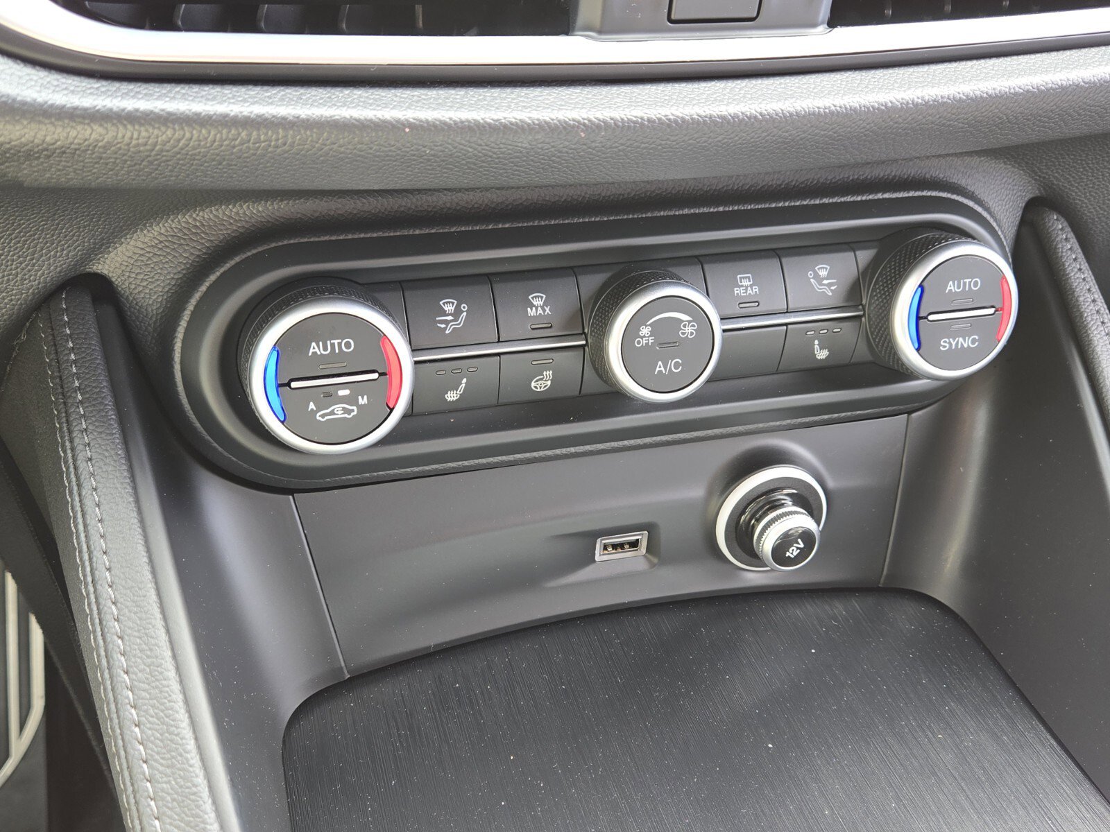 Used 2024 Alfa Romeo Stelvio Sprint image 27