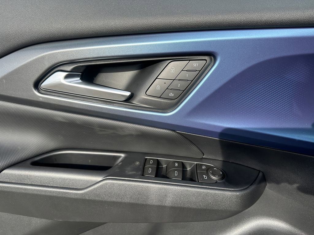 New 2026 Chevrolet Equinox EV LT image 11