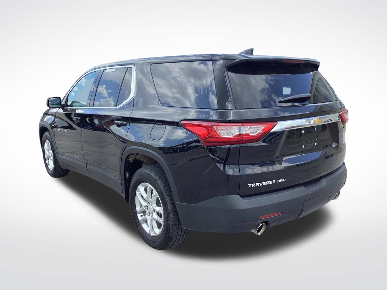 Used 2021 Chevrolet Traverse LS AWD/4WD image 4