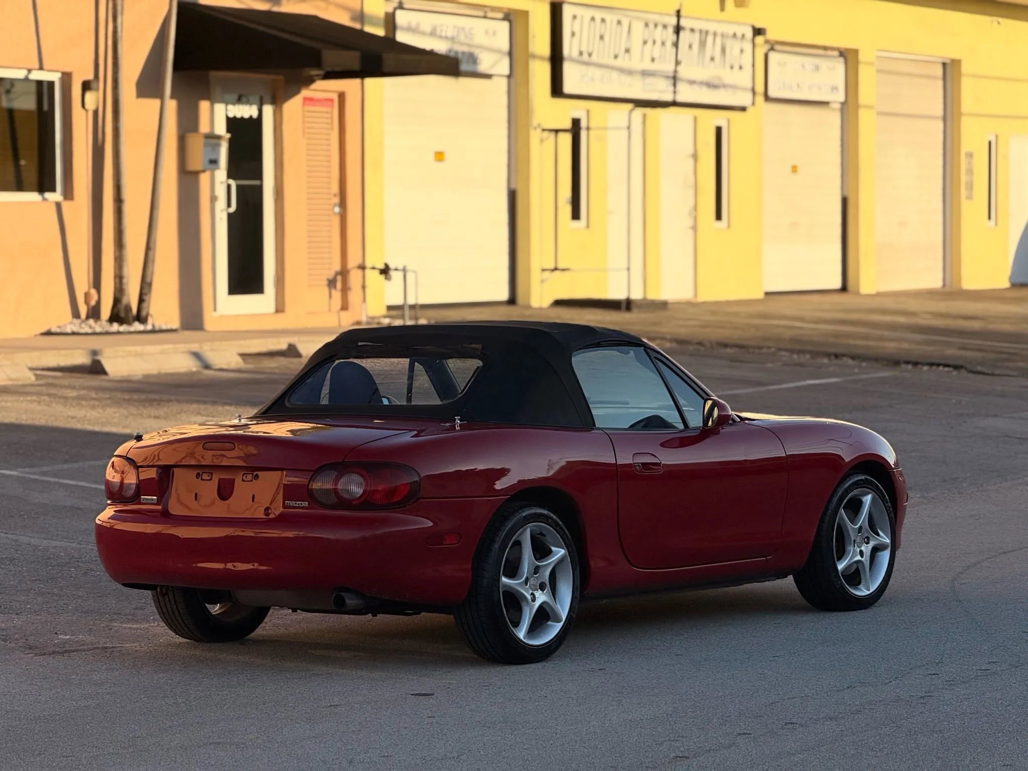 Used 2003 MAZDA MX-5 Miata image 16