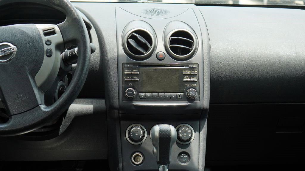 Used 2013 Nissan Rogue SV image 12