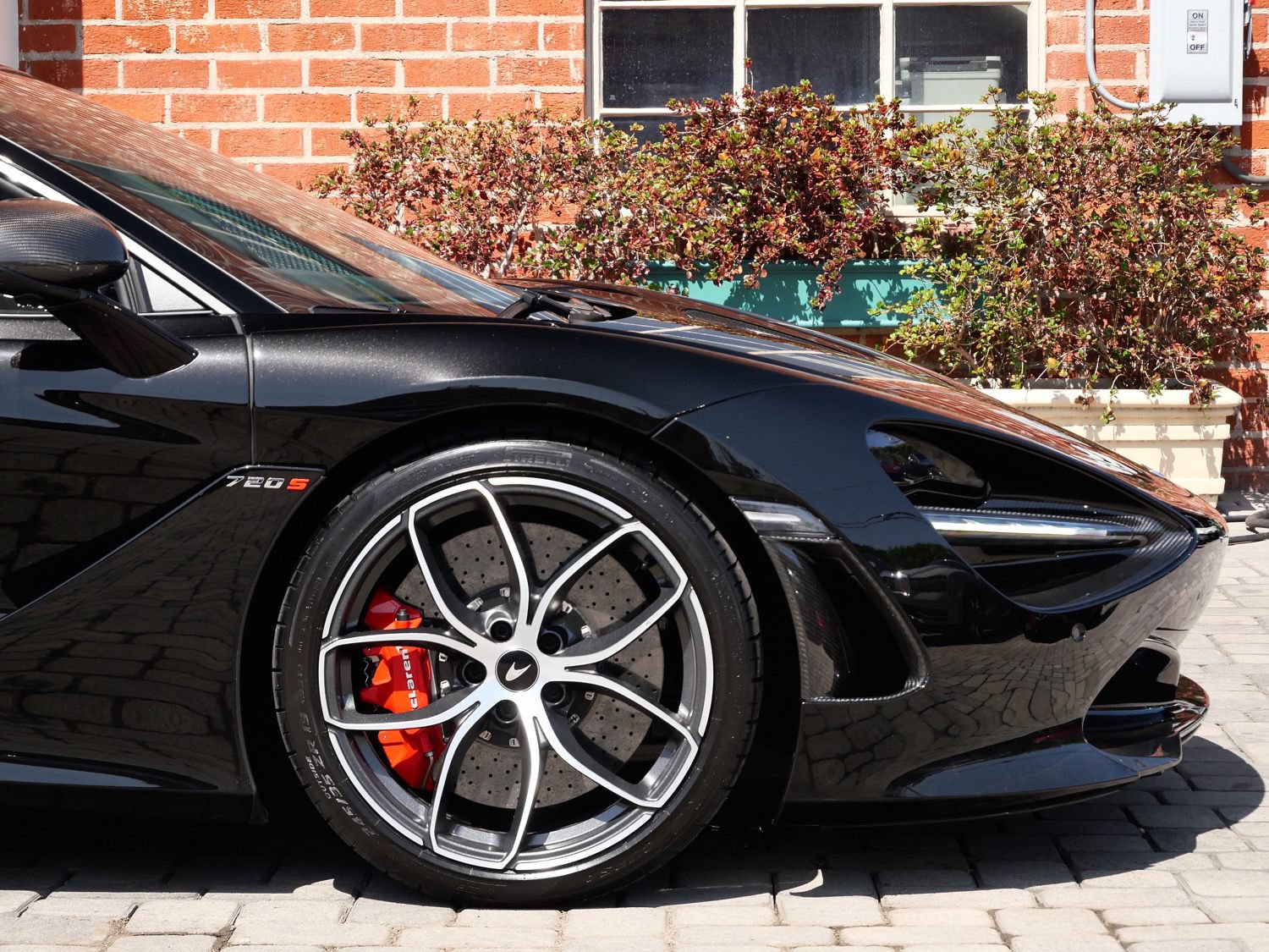 Used 2019 McLaren 720S Performance RWD image 7