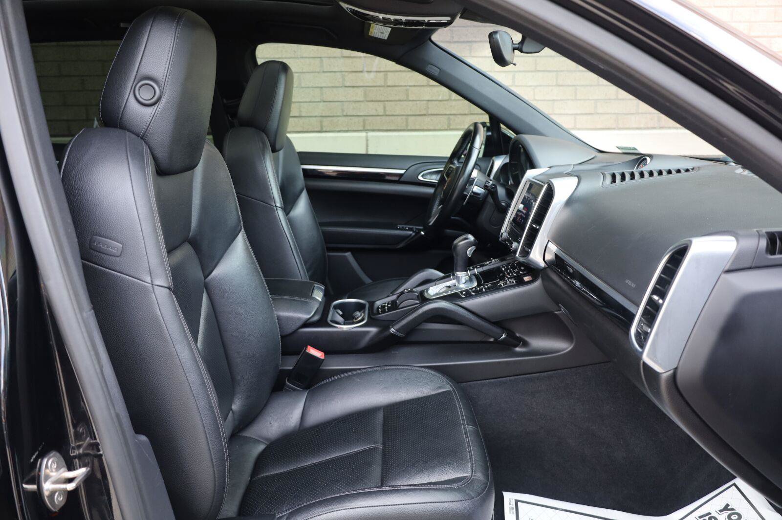 Used 2018 Porsche Cayenne AWD/4WD image 30