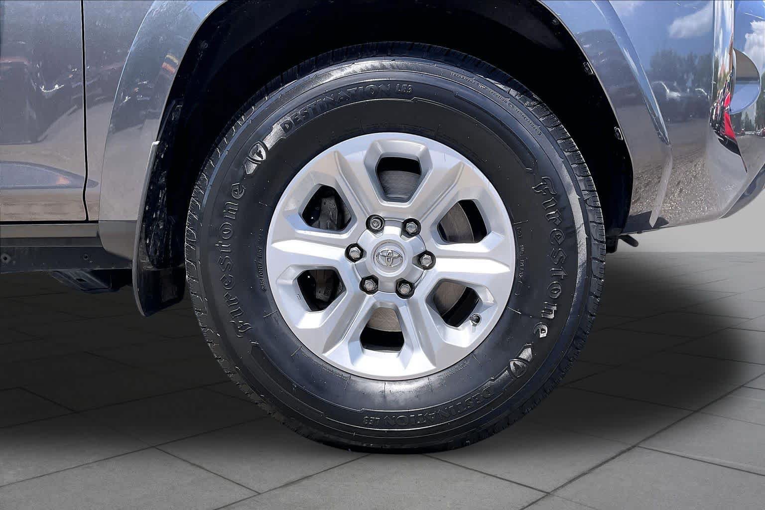 Used 2023 Toyota 4Runner SR5 Premium w/ Moonroof Package RWD image 10