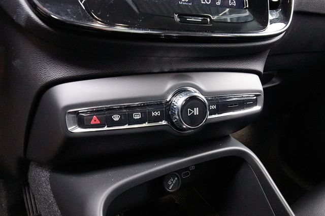Certified 2026 Volvo XC40 B5 Plus w/ Protection Package Premier AWD/4WD image 11