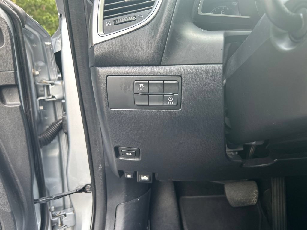 Used 2018 MAZDA MAZDA3 Touring FWD image 23