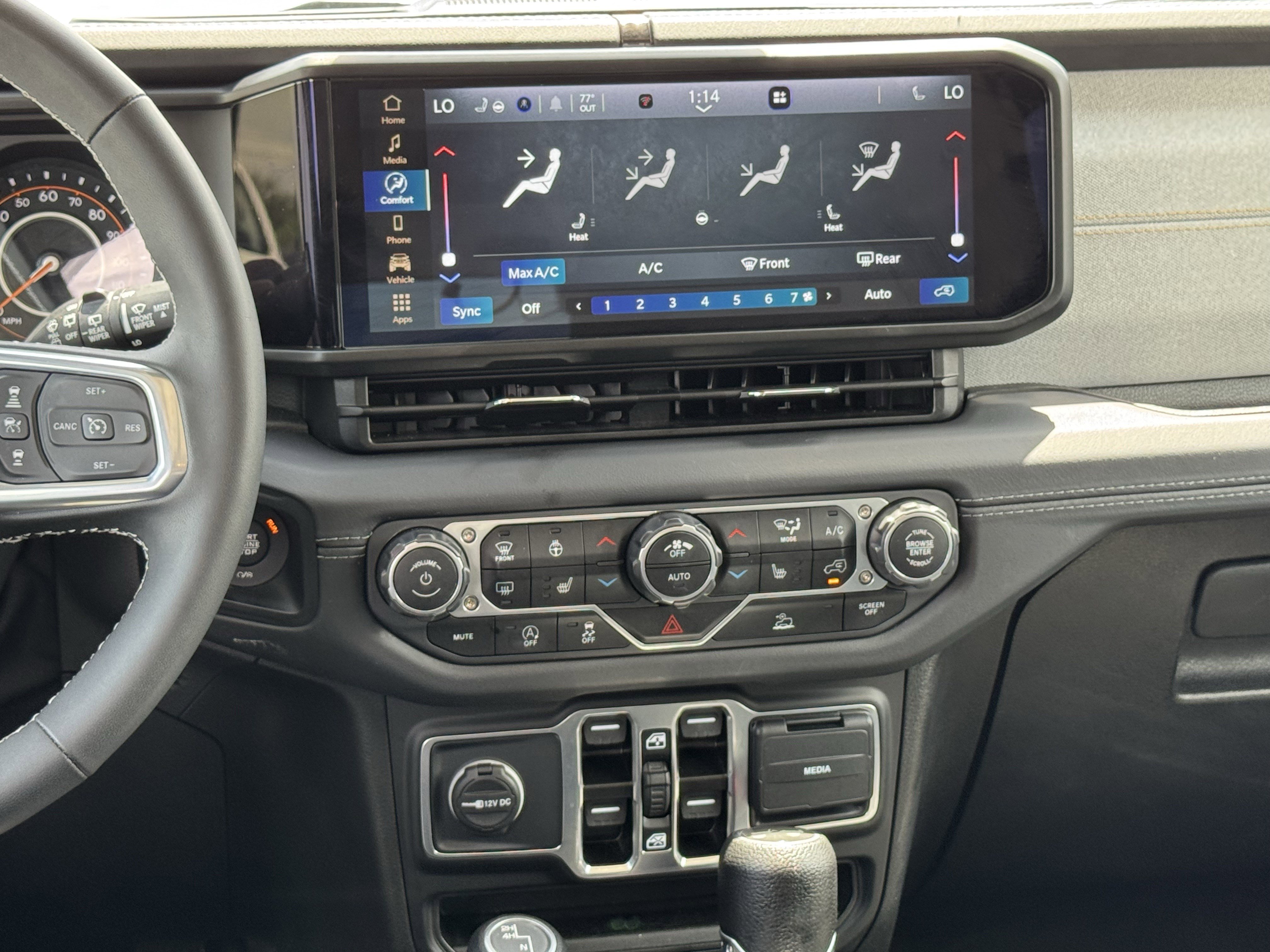 Used 2025 Jeep Wrangler Sahara image 18