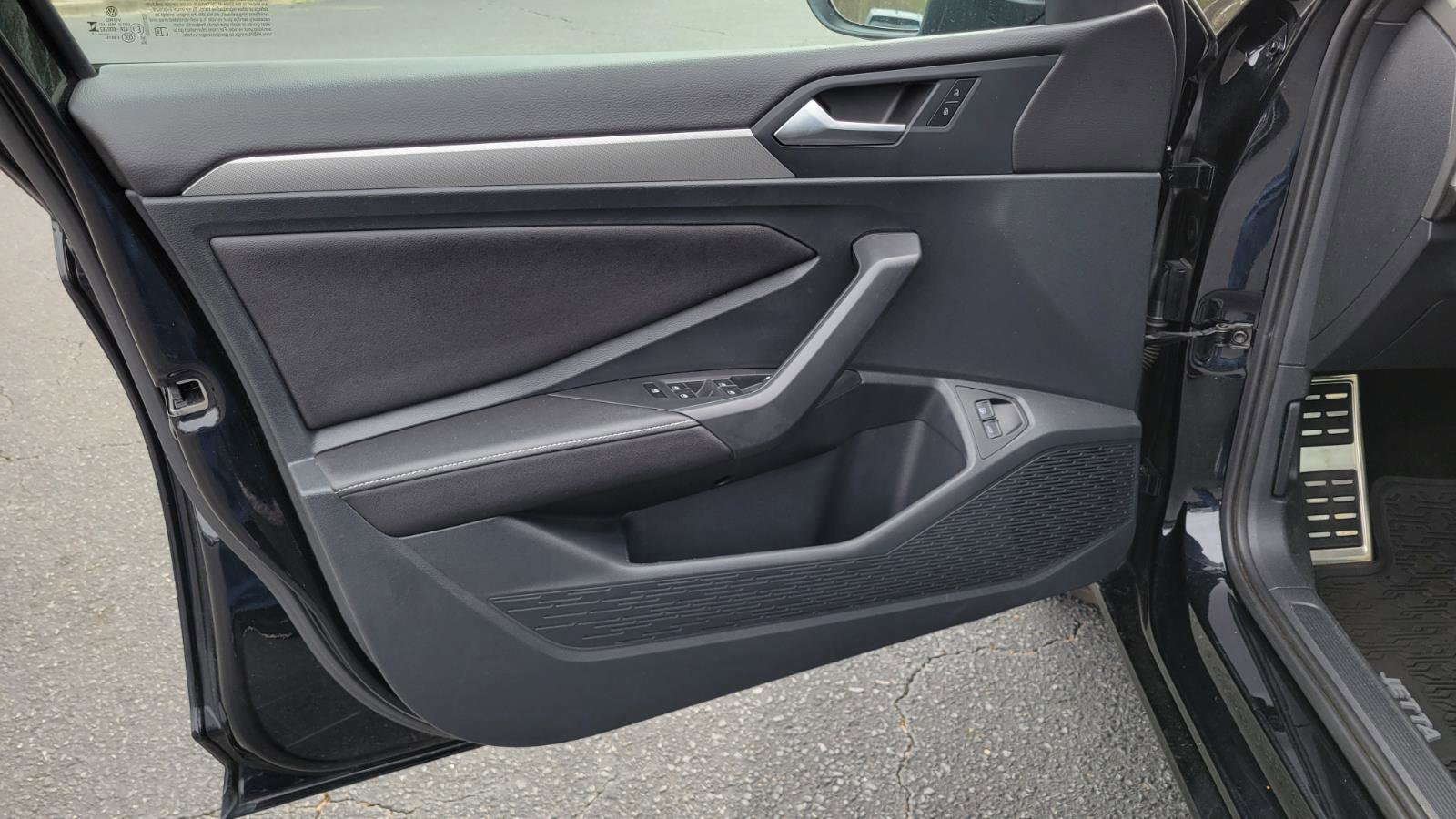 Used 2023 Volkswagen Jetta Sport image 16