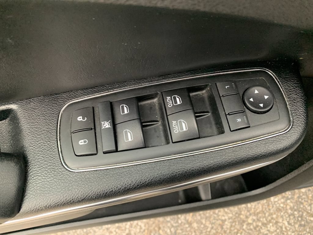Used 2017 Chrysler 300 C AWD/4WD image 13