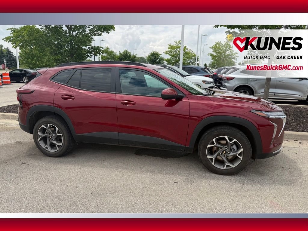 Used 2025 Chevrolet Trax LT FWD image 5