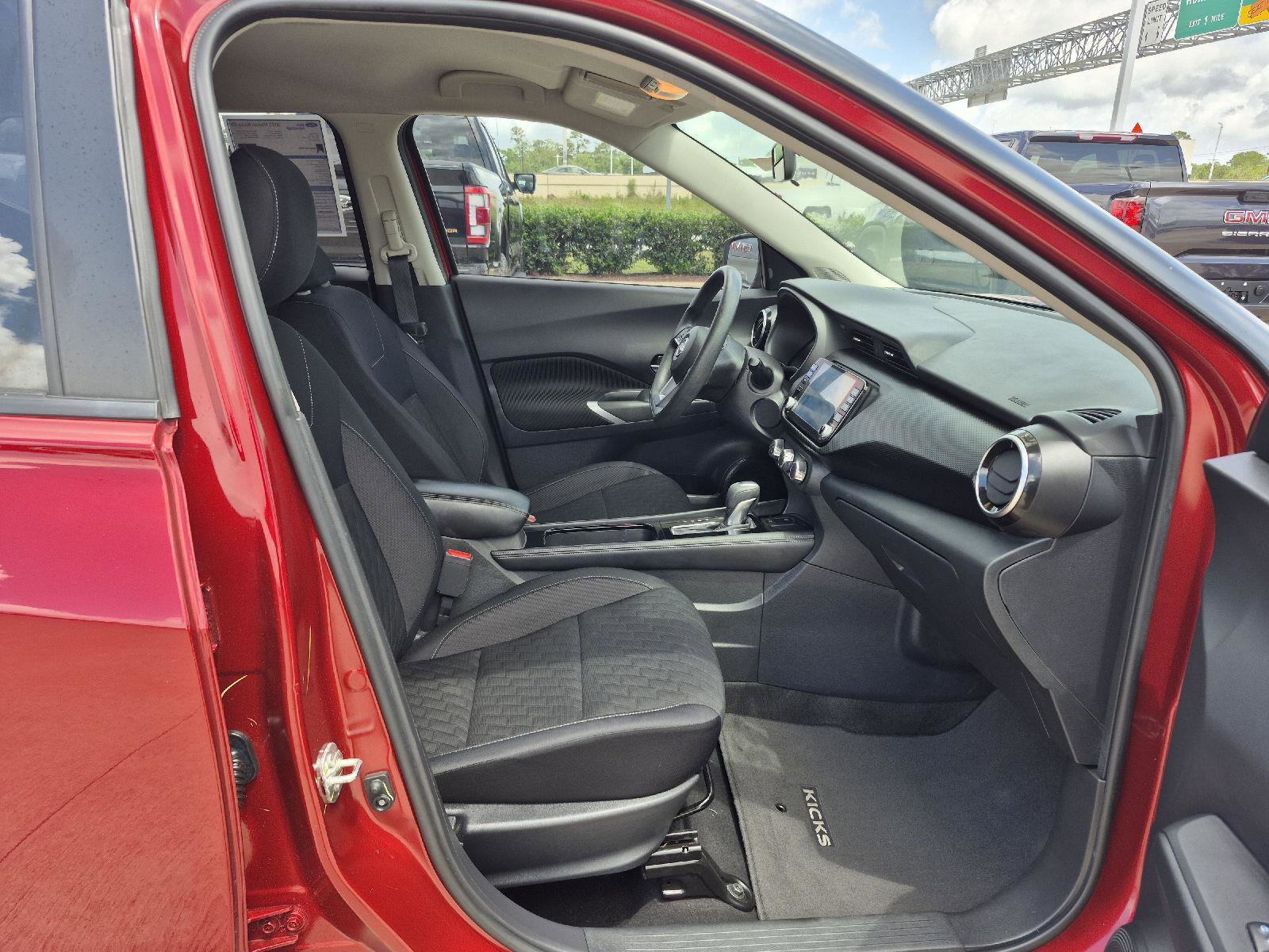 Used 2023 Nissan Kicks SV image 9