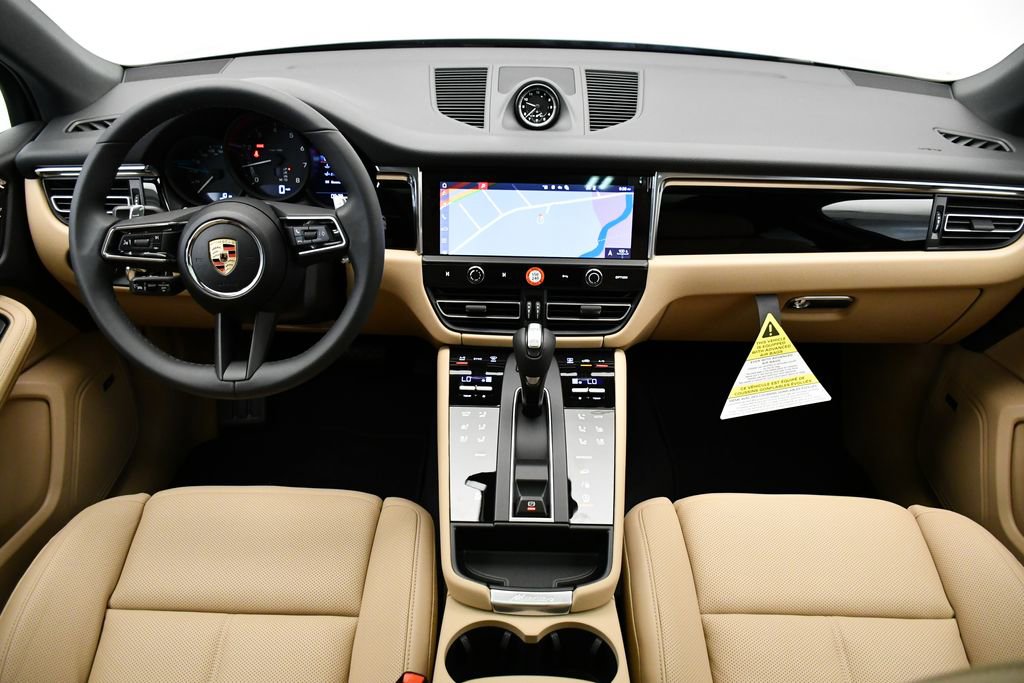 Certified 2025 Porsche Macan image 23
