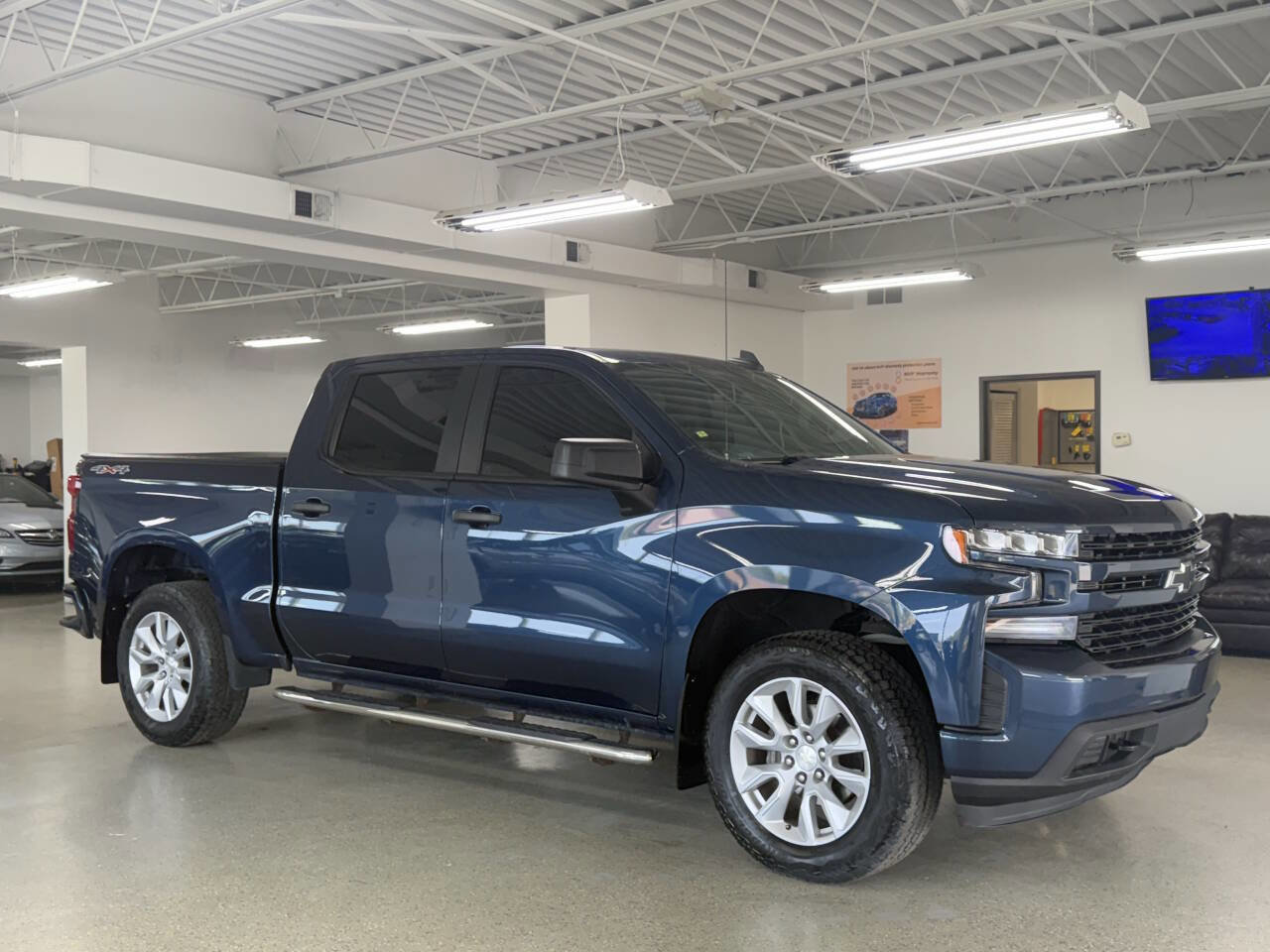 Used 2022 Chevrolet Silverado 1500 Custom image 2