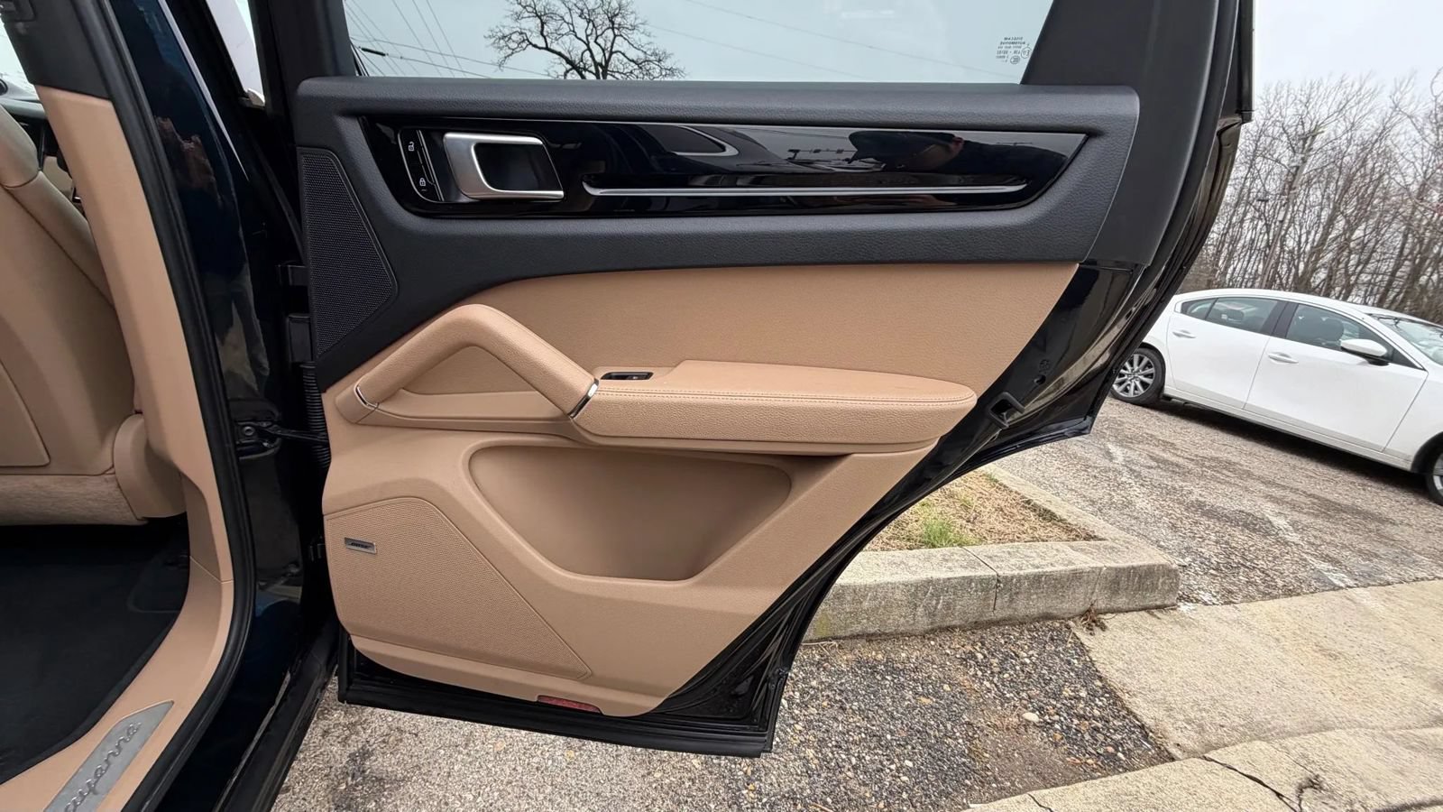 Used 2019 Porsche Cayenne S w/ Premium Plus Package AWD/4WD image 23