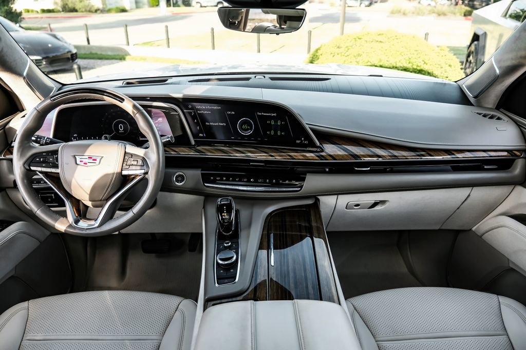 Used 2023 Cadillac Escalade Sport Platinum w/ LPO, ONYX Package image 11