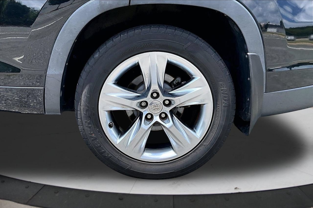 Used 2015 Toyota Highlander Limited w/ Driver Technology Package AWD/4WD image 37