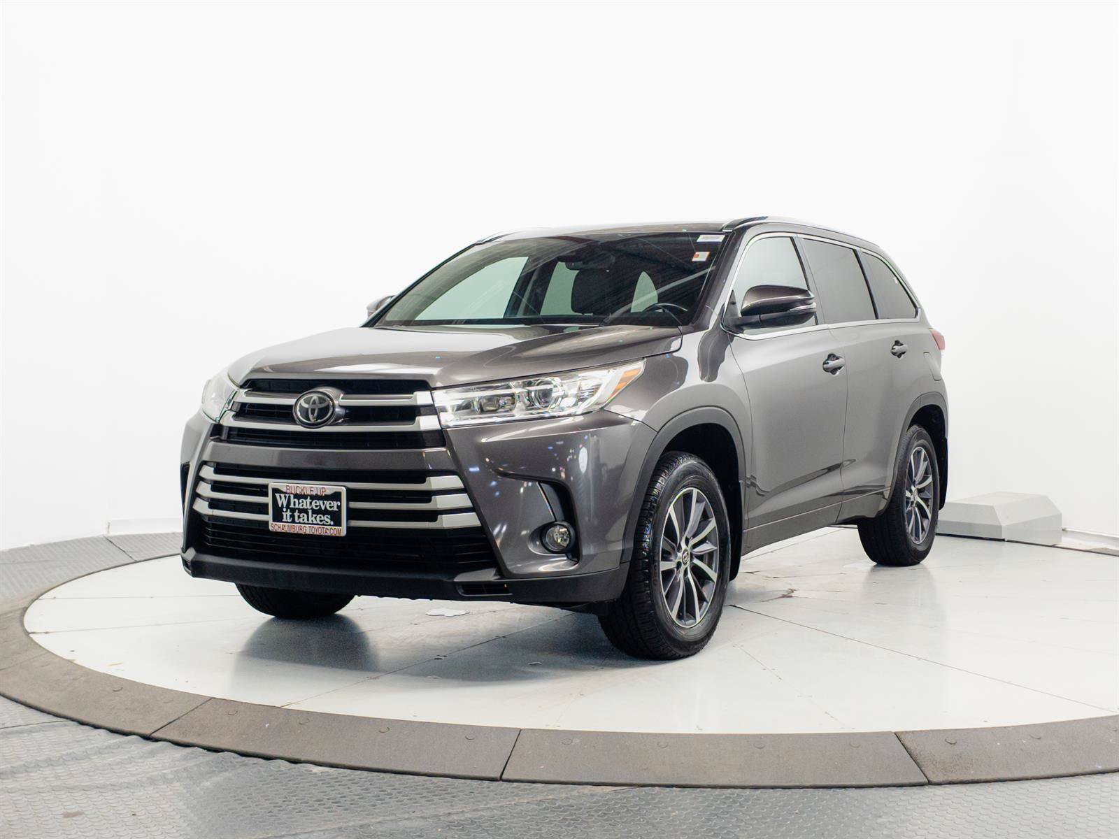 Used 2017 Toyota Highlander XLE AWD/4WD video 3