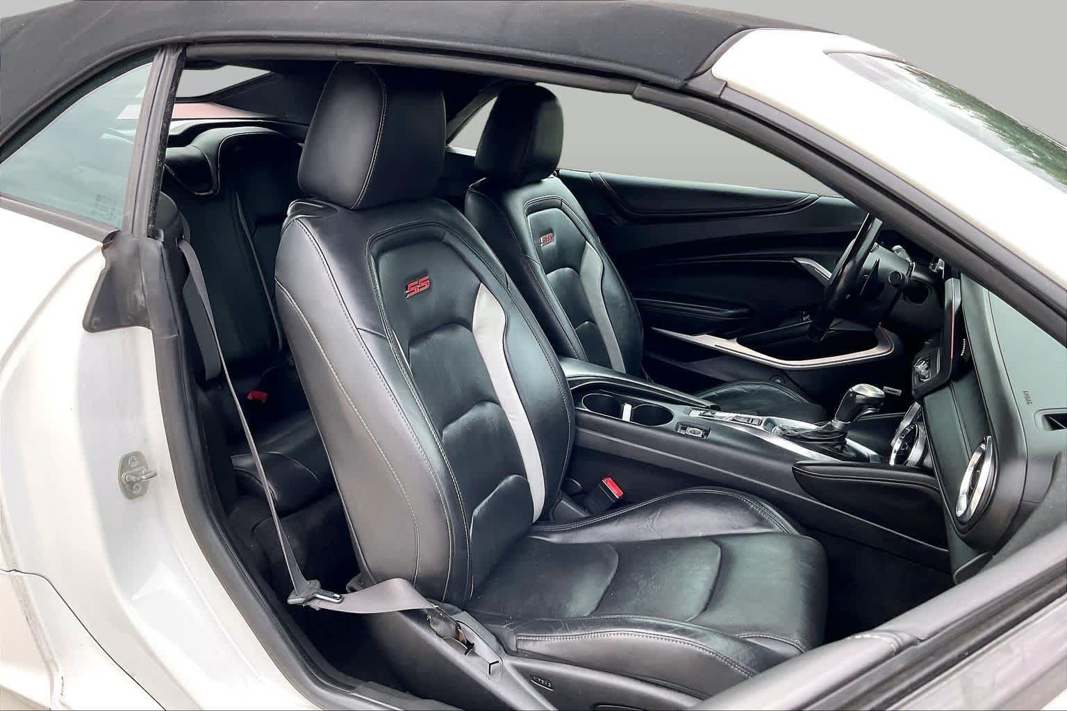 Used 2019 Chevrolet Camaro SS RWD image 8