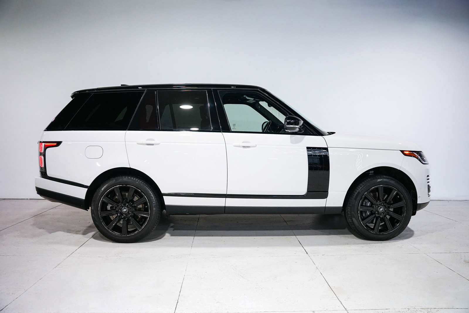 Used 2021 Land Rover Range Rover Westminster Edition image 2
