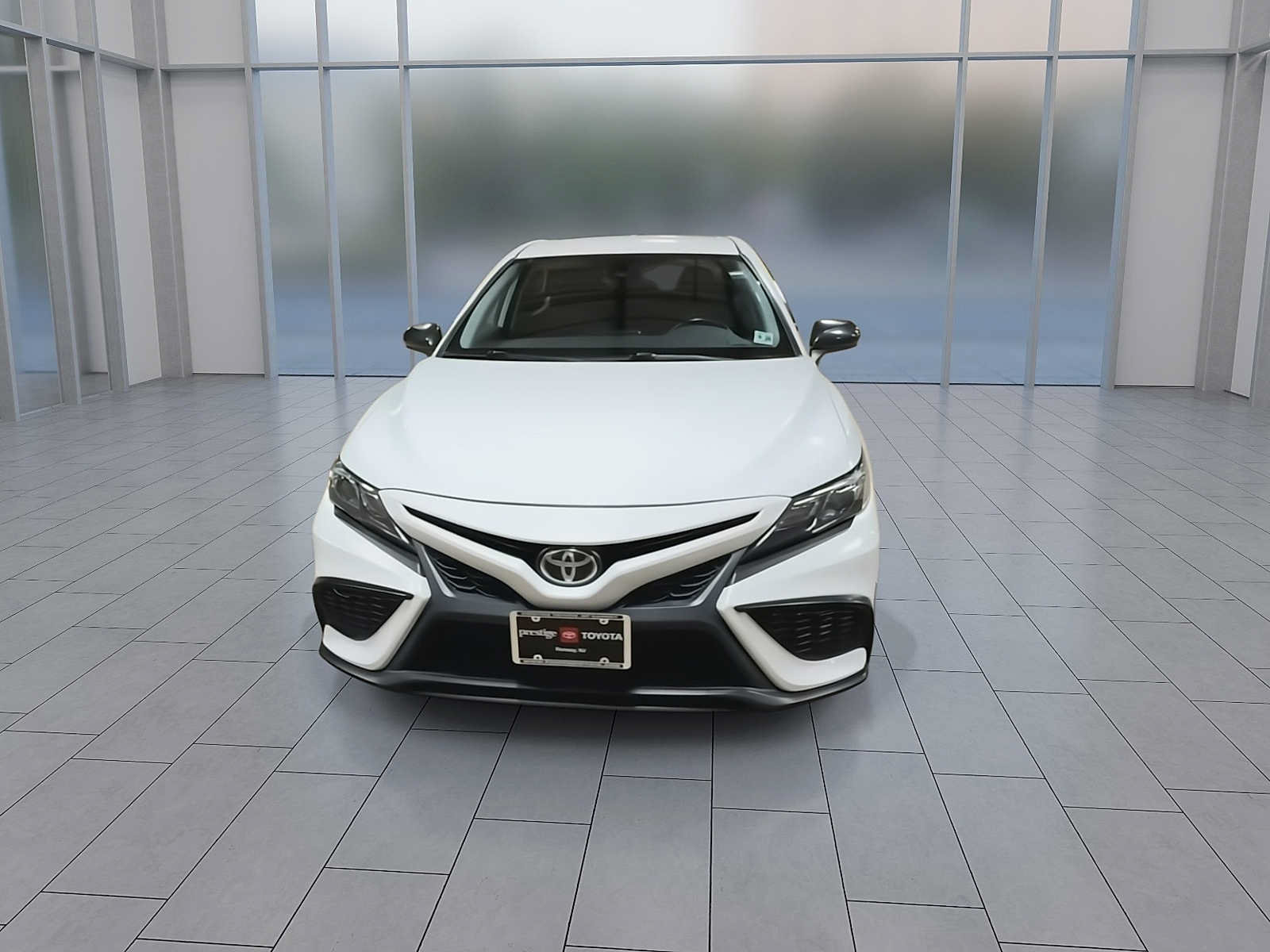 Used 2021 Toyota Camry SE FWD image 3