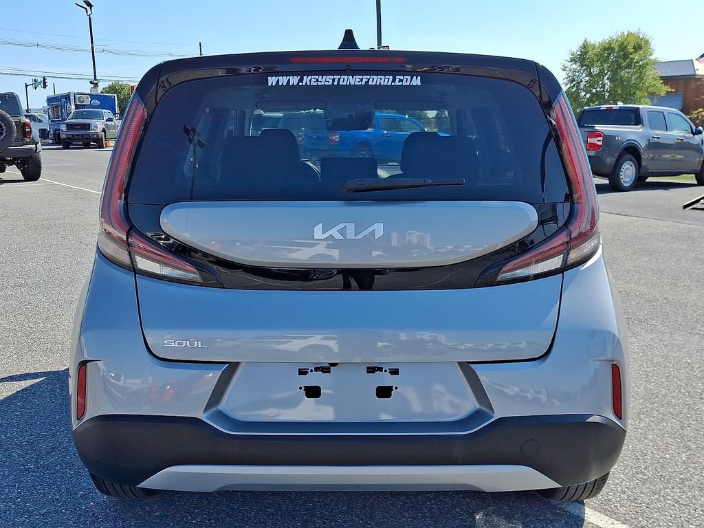 Used 2023 Kia Soul LX FWD image 5