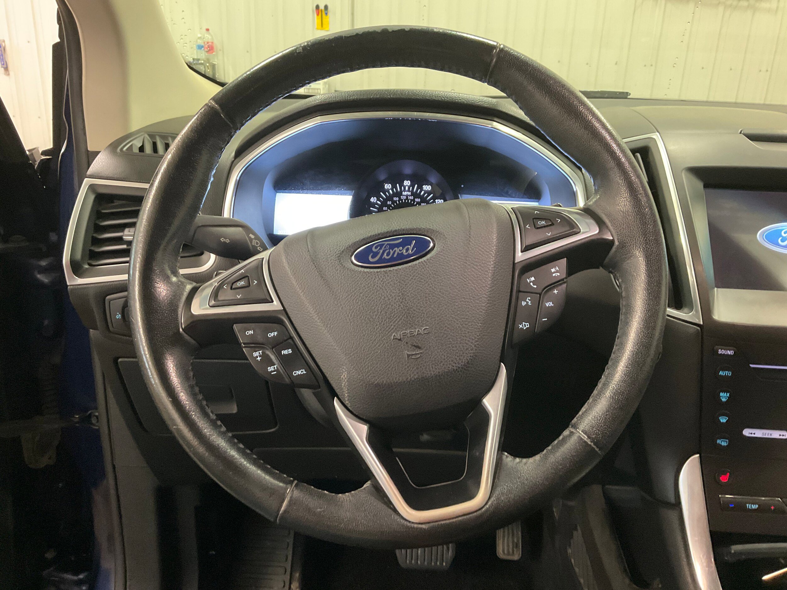 Used 2016 Ford Edge Titanium w/ Technology Package FWD image 13
