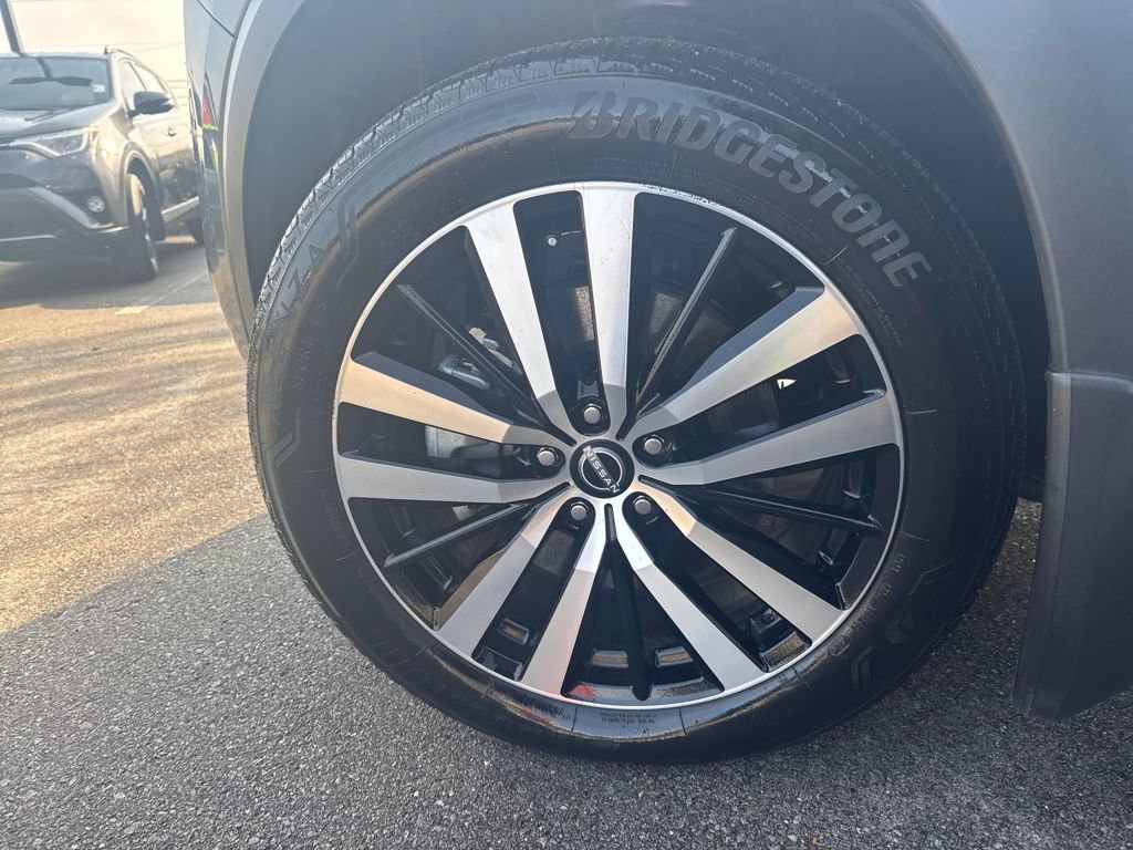 Certified 2025 Nissan Pathfinder Platinum w/ Black Appearance Package image 29