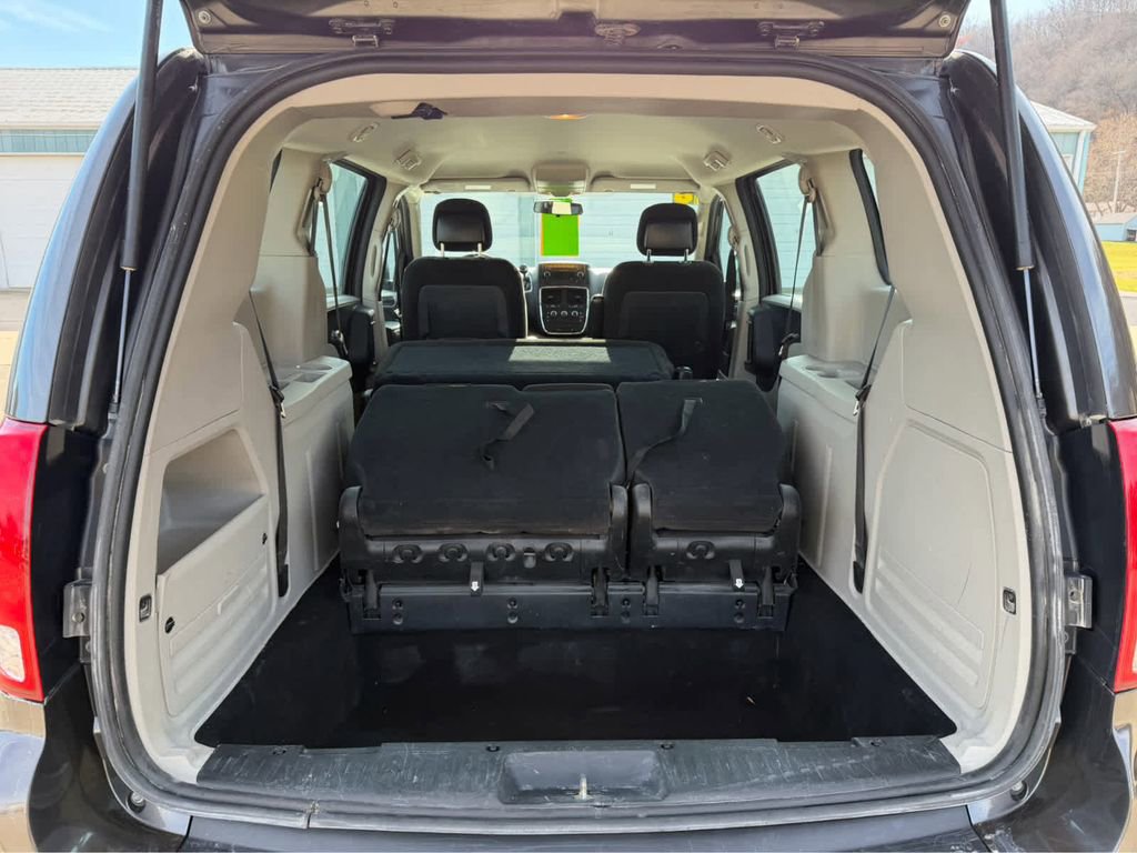 Used 2016 Dodge Grand Caravan American Value Package FWD image 14