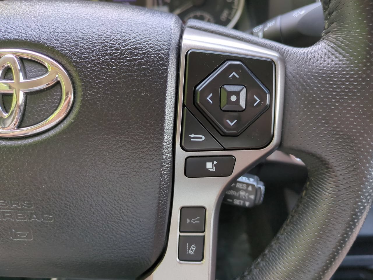 Used 2023 Toyota Tacoma SR5 w/ Technology Package AWD/4WD image 24