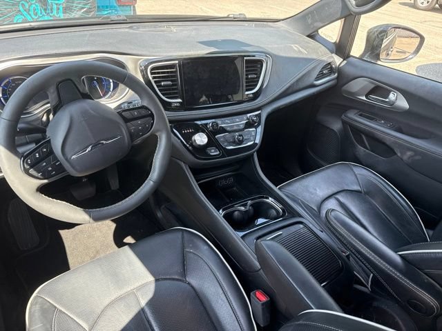 Used 2024 Chrysler Pacifica Premium FWD image 10