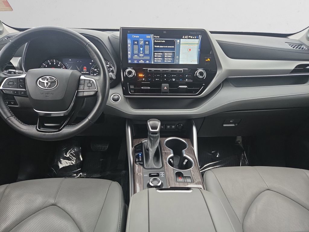 Used 2020 Toyota Highlander Platinum AWD/4WD image 11