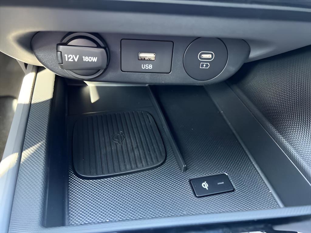 Used 2025 Hyundai Elantra SEL image 32