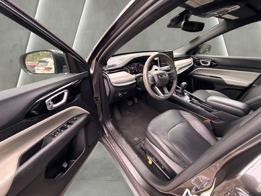 Used 2023 Jeep Compass Limited AWD/4WD image 14