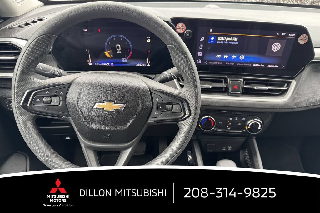 Used 2025 Chevrolet TrailBlazer LT AWD/4WD image 14