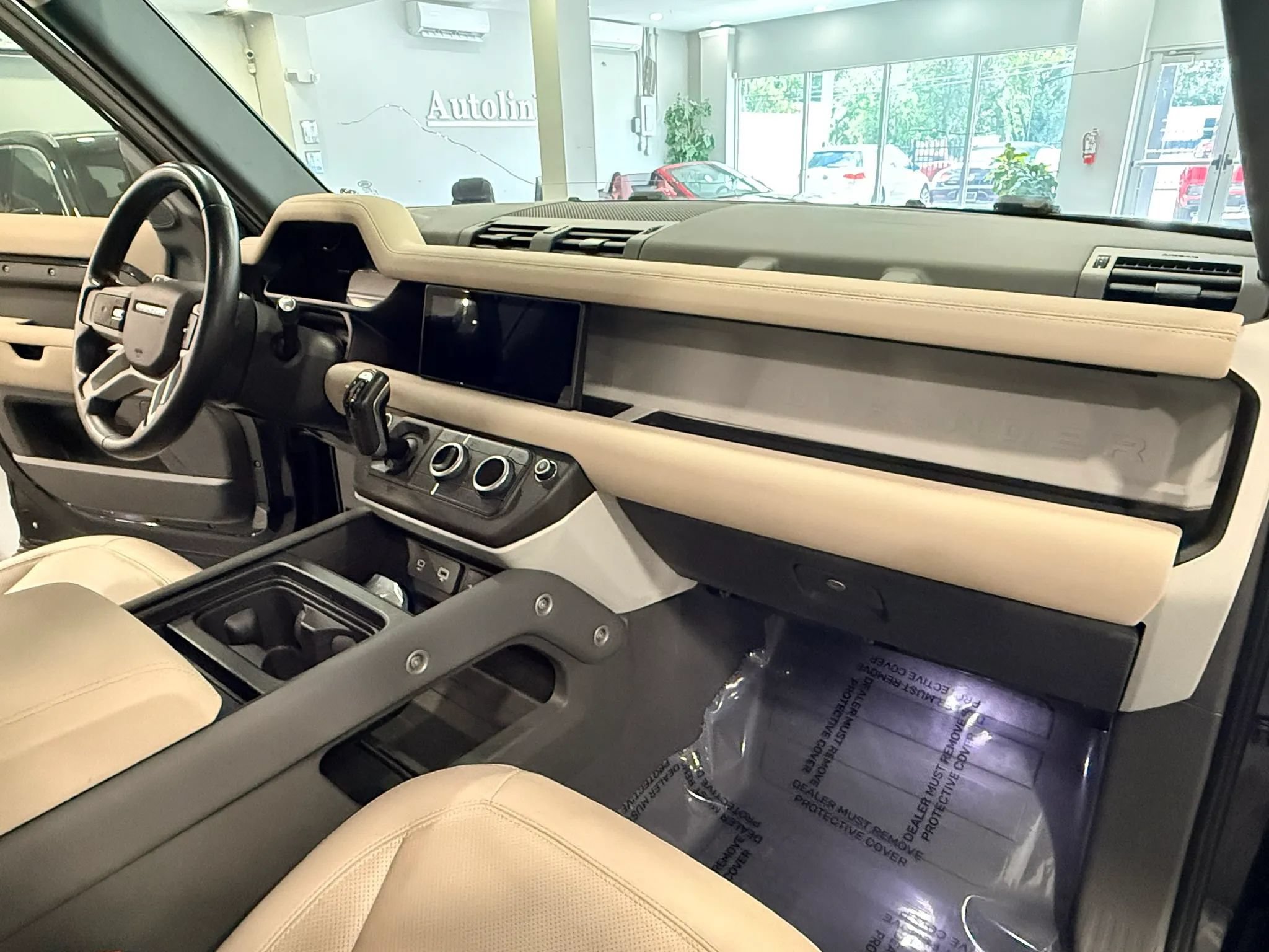 Used 2023 Land Rover Defender 110 SE AWD/4WD image 10