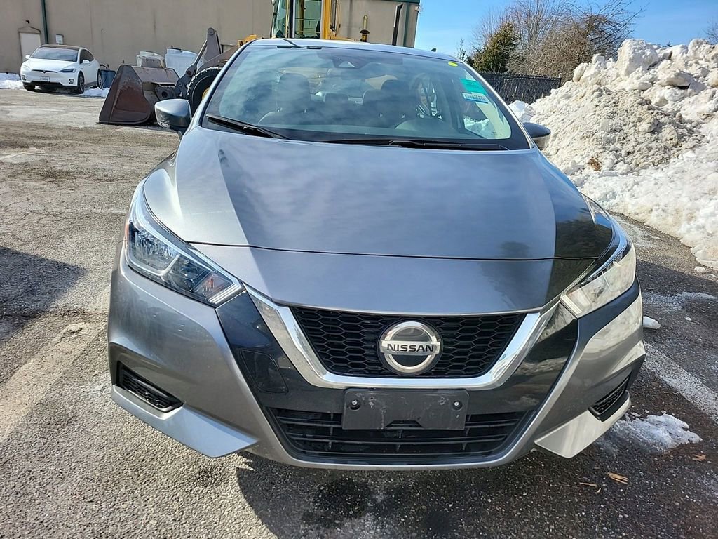 Used 2022 Nissan Versa SV image 3