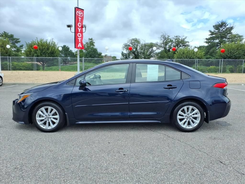 Certified 2025 Toyota Corolla LE w/ LE Premium Package FWD image 8