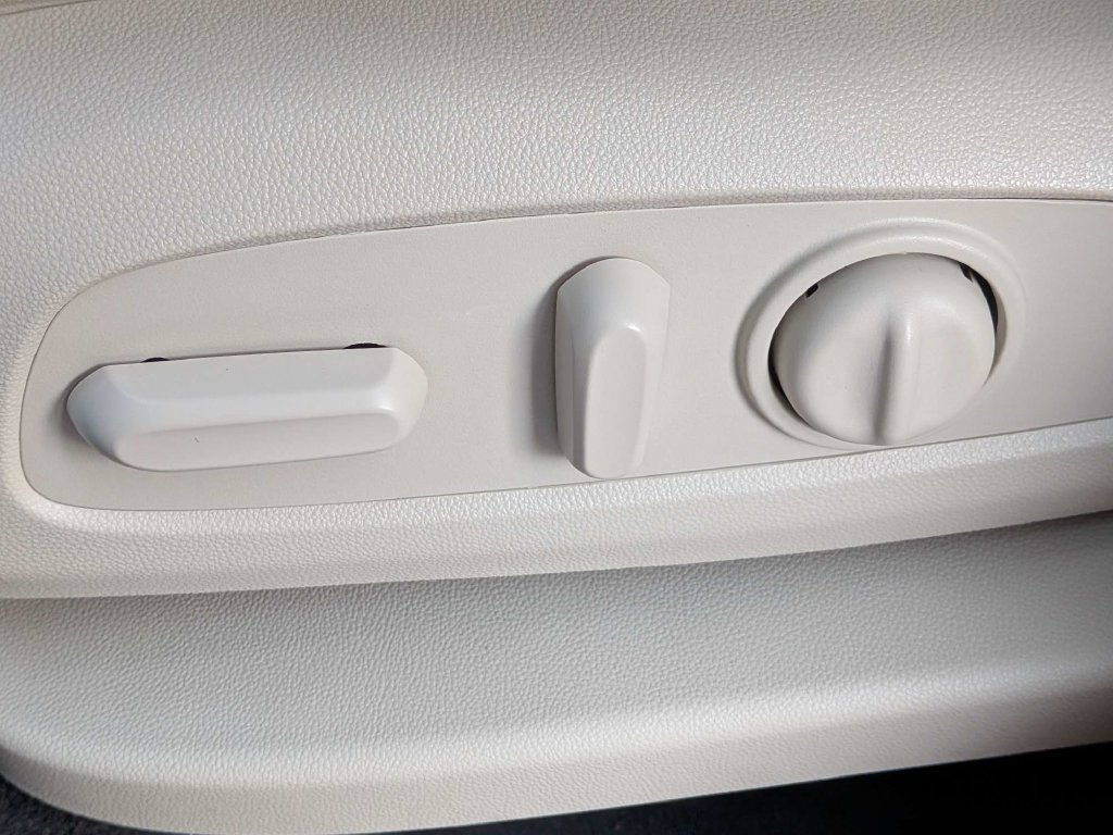 Used 2023 Buick Enclave Essence w/ Experience Buick Package FWD image 20