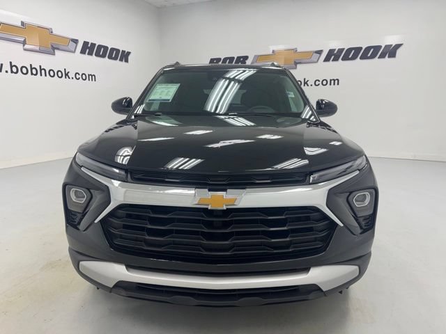 Used 2025 Chevrolet TrailBlazer LT AWD/4WD image 2