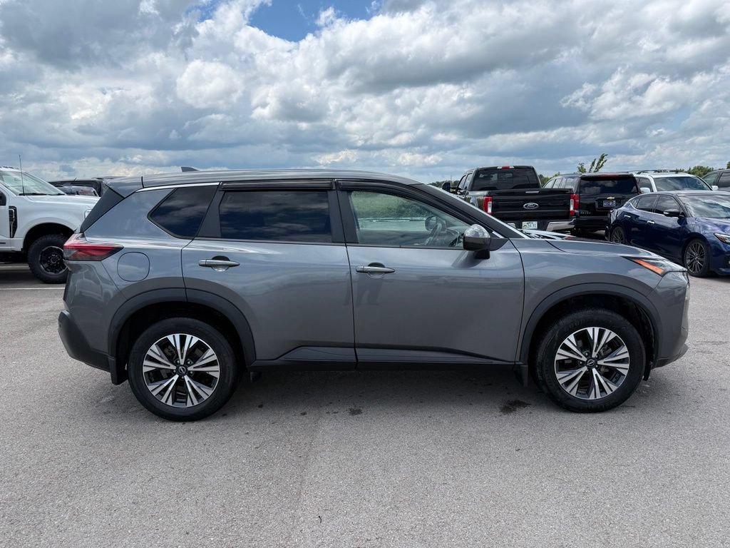 Used 2022 Nissan Rogue SV FWD image 16