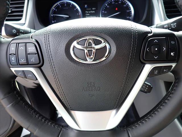 Used 2019 Toyota Highlander XLE AWD/4WD image 18