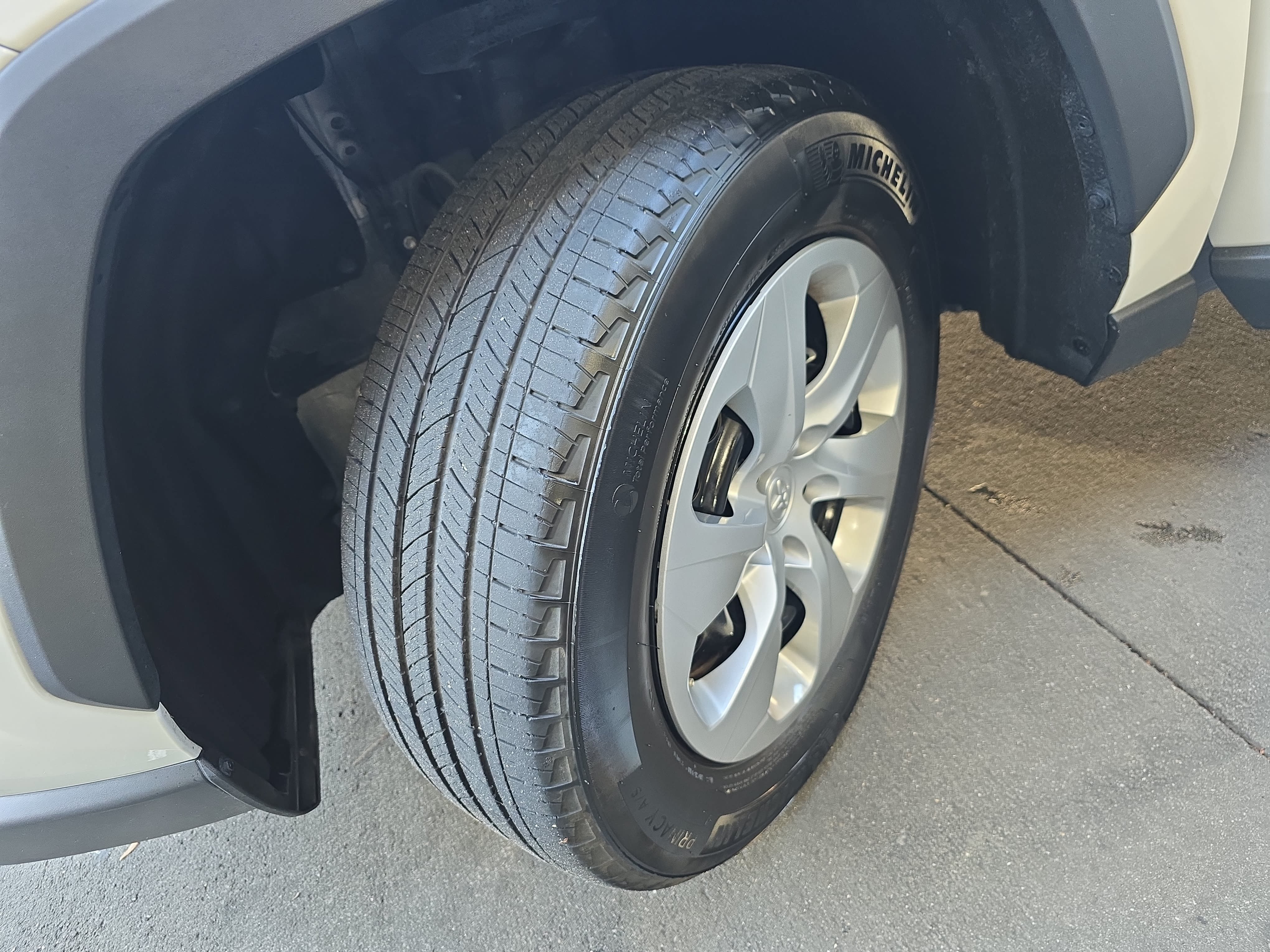 Certified 2025 Toyota RAV4 LE AWD/4WD image 30